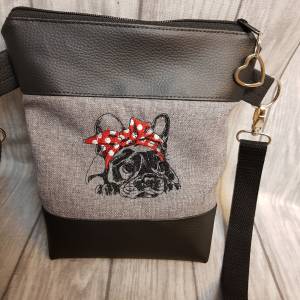 Kleine Handtasche Bulldogge   Umhängetasche grau schwarz rot Tasche mit Anhänger Kunstleder Herz Hund Bild 6