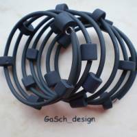 Armreifen * Spiralarmband * Polaris und PVC Schlauch, schwarz matt Bild 1
