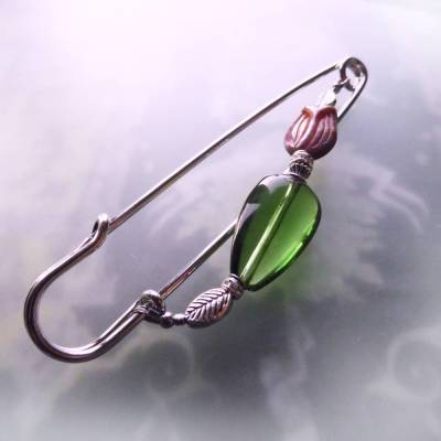 Tuchnadel Tulpe  - sehr große silberfarbene Schmucknadel mit böhmischen Glasperlen in Grün und Violett N10-S-7