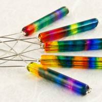 5 Maschenmarkierer aus bunten Glasperlen ~ Regenbogenstäbchen Bild 1