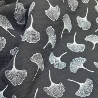 Dreieckstuch XXL aus Musselinstoff in Ginkgo schwarz, Musselintuch, leichter Schal, handmade von la piccola Antonella Bild 6