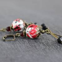 Ohrringe mit Perlen in rot, weiß und schwarz, antik bronze, Asia Bild 1