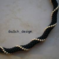 Häkelarmband, gehäkeltes Perlenarmband * Die goldene Schlange ist ermattet Bild 2