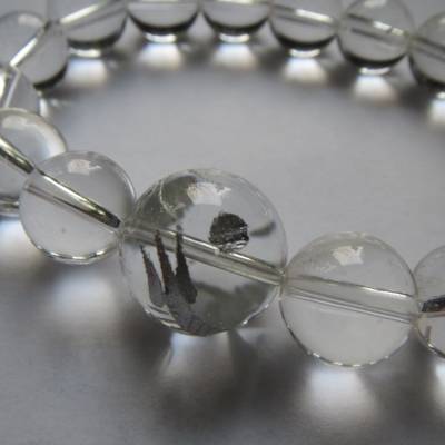Bergkristall Edelsteinarmband, 12 mm Kugeln, 1 16 mm mit Gravur, Unikat, Kristallgrotte