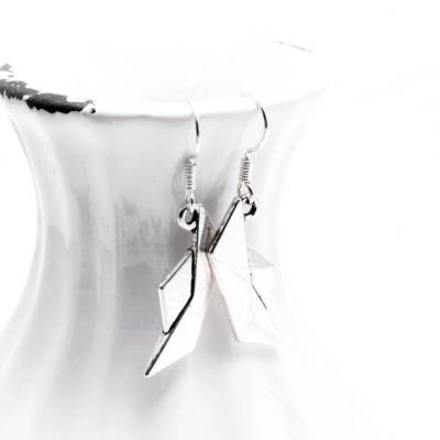 Maritime Metallohrringe mit silbernem Bötchen - Ohrringe für den Urlaub und den Strand