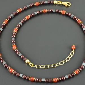 Granatkette mit Karneol und Hämatit, vergoldetes 925er Silber, zarte Halskette, Kugeln, Würfel Edelsteinkette rot Bild 2