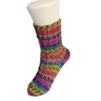 handgestrickte Socken, Größe 38/39, 4fach Sockenwolle, pink lila grün, mit Hebemaschen Bild 3