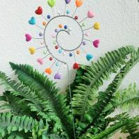 Spiral Blumenstecker Pflanzenstecker mit bunten Herzen Bild 1