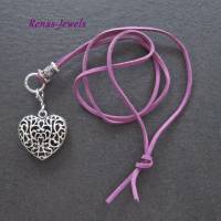 Kette lang mit Herz Anhänger silberfarben lila Velourband Herzkette Bild 1