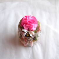 Dekoglas mit Banderole, Stoffblume und Samtband, grün-rosa-weiß Bild 3