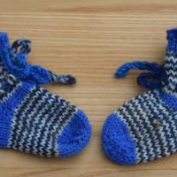 Babysocken Babyschuhe blau-geringelt handgestrickt 3-6 Monate Wolle Bild 3