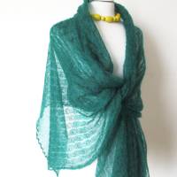 Tuch gestrickt aus Mohair in Smaragdgrün, zarte Stola Hochzeit, elegante Lace-Schal. Geschenk für sie Bild 1