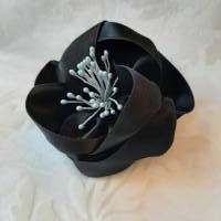Schwarze Haarblume Kopfschmuck Haarklammer Satin Blume "Bernadette" für festliche Anlässe Bild 1