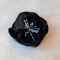 Schwarze Haarblume Kopfschmuck Haarklammer Satin Blume "Bernadette" für festliche Anlässe Bild 3