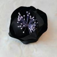 Schwarze Haarblume Kopfschmuck Haarklammer Satin Blume "Chloé" für festliche Anlässe Bild 1
