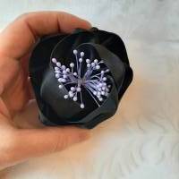 Schwarze Haarblume Kopfschmuck Haarklammer Satin Blume "Chloé" für festliche Anlässe Bild 2