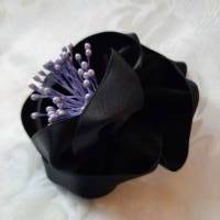 Schwarze Haarblume Kopfschmuck Haarklammer Satin Blume "Chloé" für festliche Anlässe Bild 4