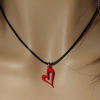Halskette mit roten Herzanhänger Bild 1