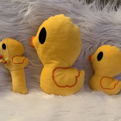 Stickdatei Ente Entchen  mit Rassel In the Hoop Set 666  Maschinenstickerei Baby