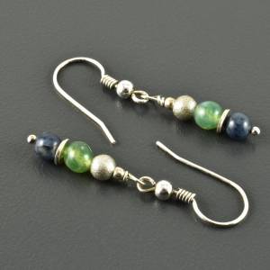 Ohrringe Ohrhänger mit Dumortierit, Moosachat und 925er Silber, kleine dezente Ohrringe in blau und grün, Edelsteine Bild 1