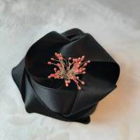 Schwarze Brosche Haarblume Kopfschmuck Haarklammer Satin Blume "Louise" für festliche Anlässe Bild 1