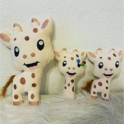 Stickdatei Giraffe Gerda  mit Rassel In the Hoop Set 666  Maschinenstickerei Baby