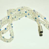 Funkelnde Kristall-Bicone Farbe Capri Blue und Silber – Damencollier gestrickt aus Draht Bild 2