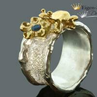 Goldschmiede Froschring "Frosch mit Blume" in 925er Sterling Silber mit Teilvergoldung Bild 1