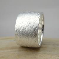 Extra breiter Silberring "Knecht" mit außergewöhnlichem Hammerschlag, breiter gehämmerte Ring in Silber Bild 1