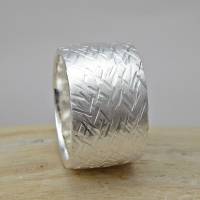 Extra breiter Silberring "Knecht" mit außergewöhnlichem Hammerschlag, breiter gehämmerte Ring in Silber Bild 2