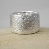 Extra breiter Silberring "Knecht" mit außergewöhnlichem Hammerschlag, breiter gehämmerte Ring in Silber Bild 3