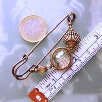 Schalnadel Muschel mit rauchigem Kristall und Opalglas, funkelnde bronze Tuchnadel maritim Bild 1
