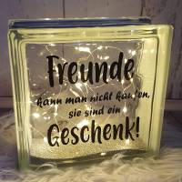 Glasbaustein, beleuchtet, Glas mit Spruch "Freunde kann man nicht kaufen, sie sind ein Geschenk" Bild 2