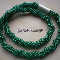 Häkelkette, gehäkelte Perlenkette * Feine Schlangenlinie in emerald Bild 1