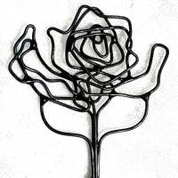Wunderschöner Stab, entweder als Schließe für grobe Stricksachen, oder als Haarstab. Eine Rose aus Draht gebogen. Bild 2