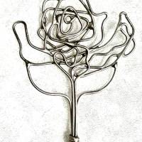 Wunderschöner Stab, entweder als Schließe für grobe Stricksachen, oder als Haarstab. Eine Rose aus Draht gebogen. Bild 3