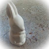 1 Hase mit Knick im Ohr- Figur aus hochwertigem Stuckgips zum selber malen Bild 1