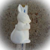 1 Hase mit Knick im Ohr- Figur aus hochwertigem Stuckgips zum selber malen Bild 3