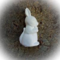 1 Hase mit Knick im Ohr- Figur aus hochwertigem Stuckgips zum selber malen Bild 4