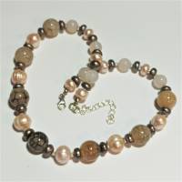 Luxus Perlenkette beige rosa apricot handgemacht mit Achat Rosenquarz und Perlen als Collier nude Muttertagsgeschenk Bild 3