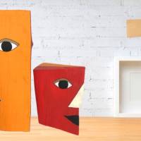Köpfe aus Holz Kunstobjekte mit Gesicht orange/rot Bild 4