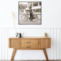 Frau mit Fahrrad 1921- Kurier Kunstdruck Poster -  Fotokunst - schwarz-weiss Fotografie sepia Vintage Bild 4