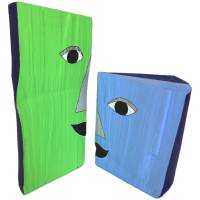 Köpfe aus Holz Kunstobjekte mit Gesicht grün/blau Bild 1
