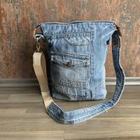 Upcycling Crossbody Jeans Tasche mit Innenfutter und verstellbarem Träger Bild 1