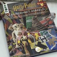 ZAUBERHAFT HÄKELN Das offizielle Harry-Potter-Häkelbuch Bild 1