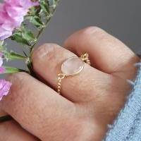 zarter Kettenring Gold mit Rosenquarz, minimalistischer Ring, Silber vergoldet Bild 4