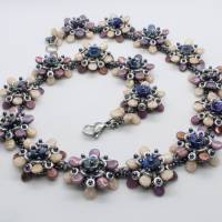 Filigranes Blümchen-Collier mit Pip-Beads in zartem Puder und Lila, gefädelt Bild 1