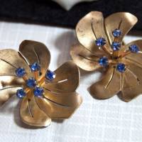 Vintage Ohrclips 40er, 50er Jahre Blumen, Made in France, messingfarben, blau, Strass, Trödel Dings da Bild 1