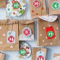 24 Adventskalender Zahlen Aufkleber ROT/GRÜN Schneeflocken - rund 4 cm Ø - Sticker Weihnachten zum basteln dekorieren DI Bild 3