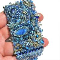 Breites Armband blau Unikat handgefertigt Perlmutt Sodalith Glas handmade Schmetterlinge boho Bild 3